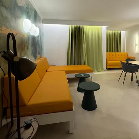 Boutique Poniente Playa San Antonio (Ibiza)